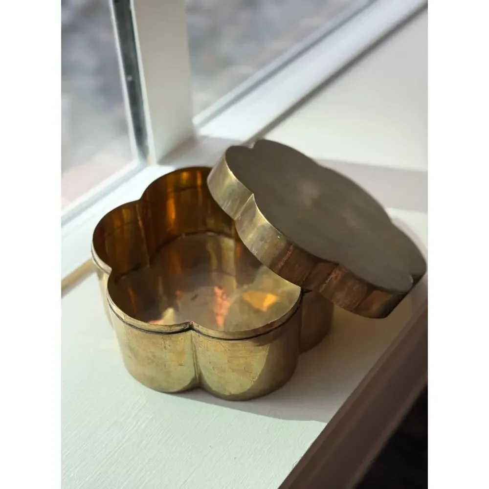 VTG 1950s MCM Brass Flower shaped Decorative Trinket Box Vintage Solid Brass